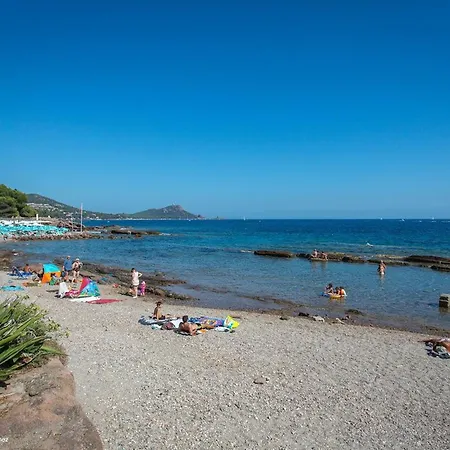 Moderne A Saint-raphael, 2 * Saint-Raphael (Var)